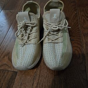 Danskin Men's Beige Sneakers